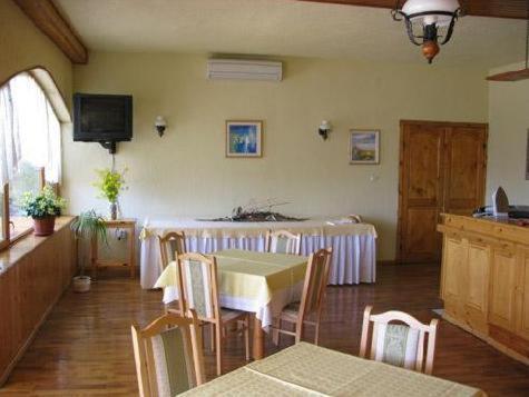וארנה Margarita Hotel מראה חיצוני תמונה